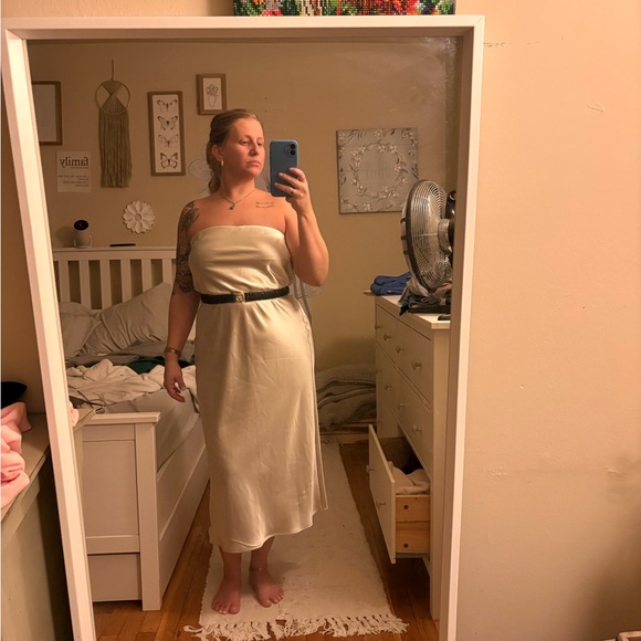 Zara Elegant Cream Satin Tube Dress - Picture 3 of 4